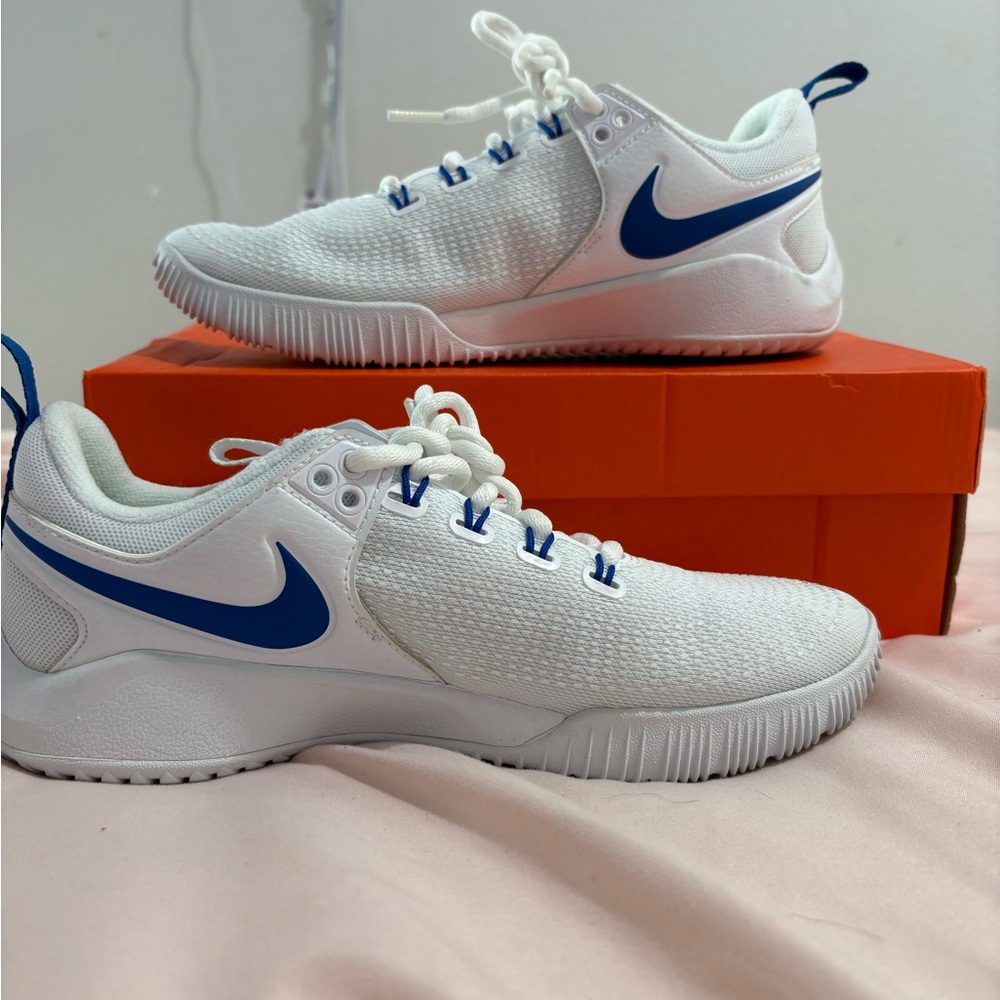 Nike volleyball/basketball court shoes! Only worn once!! Women’s 6